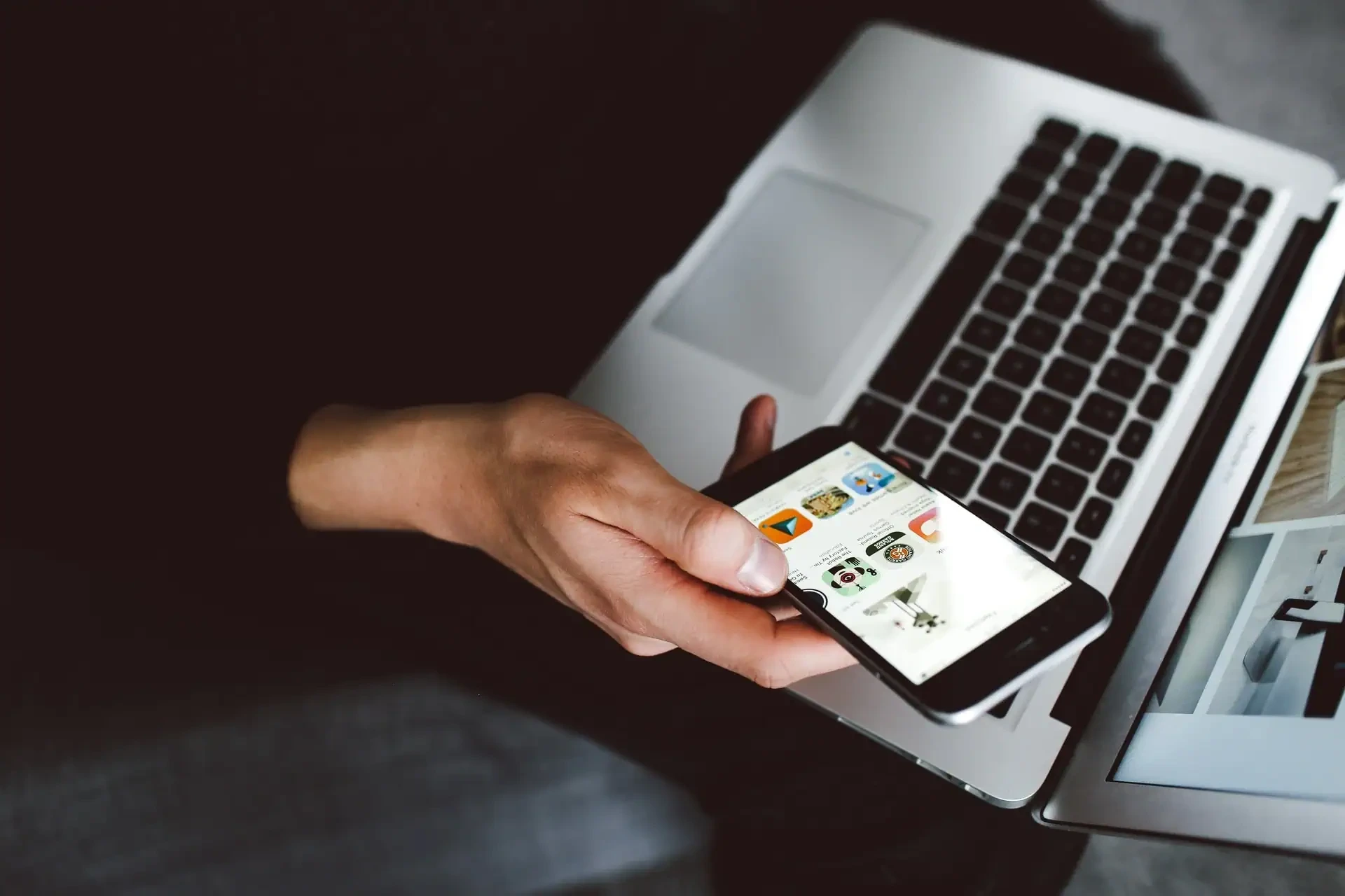 Como funciona o ecrã dos nossos telemóveis e computadores?