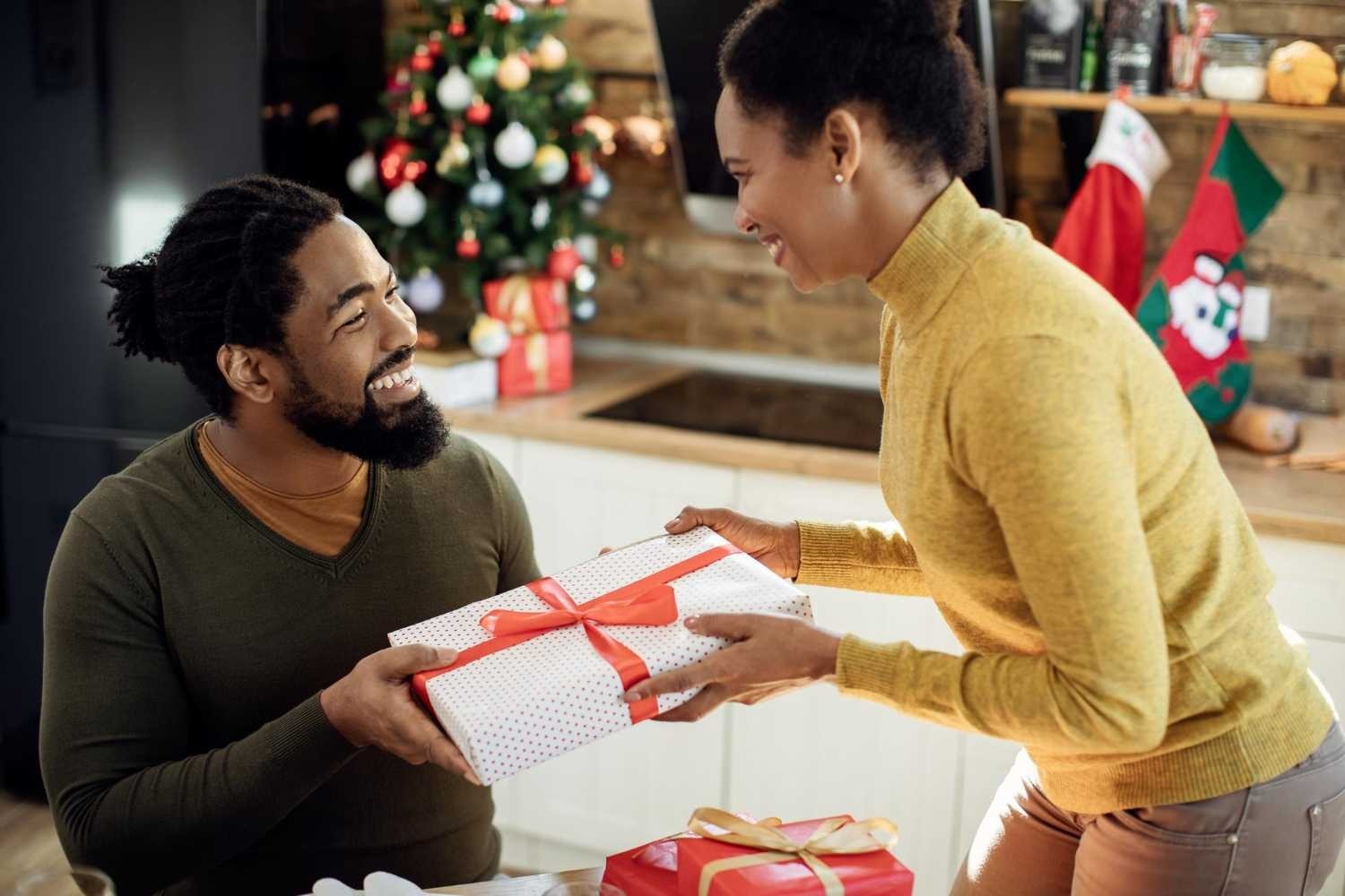 Suggestions de Noël 2022 : cadeaux de Noël pour les amoureux et les amis