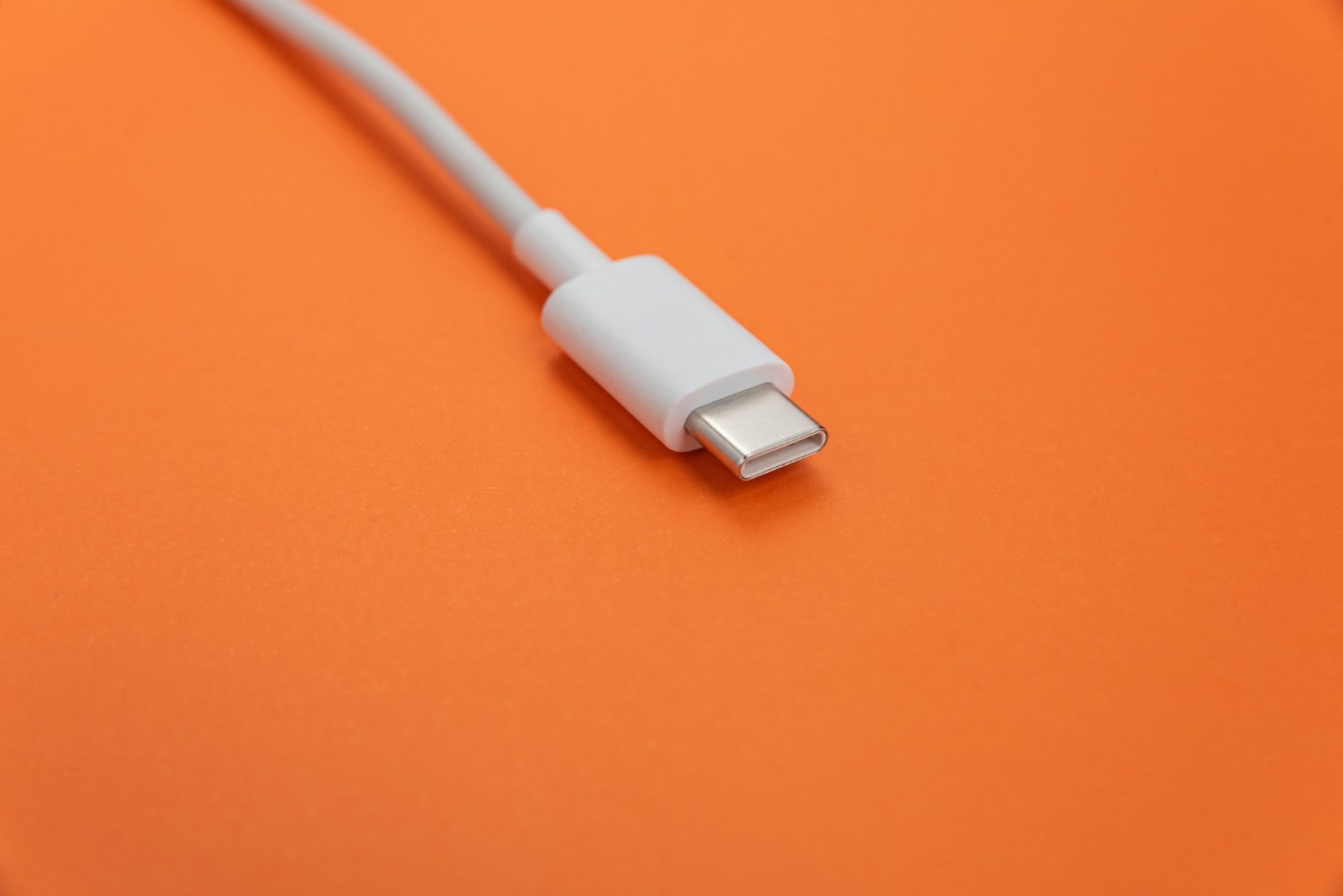 UE oficializa data para a obrigatoriedade do USB-C