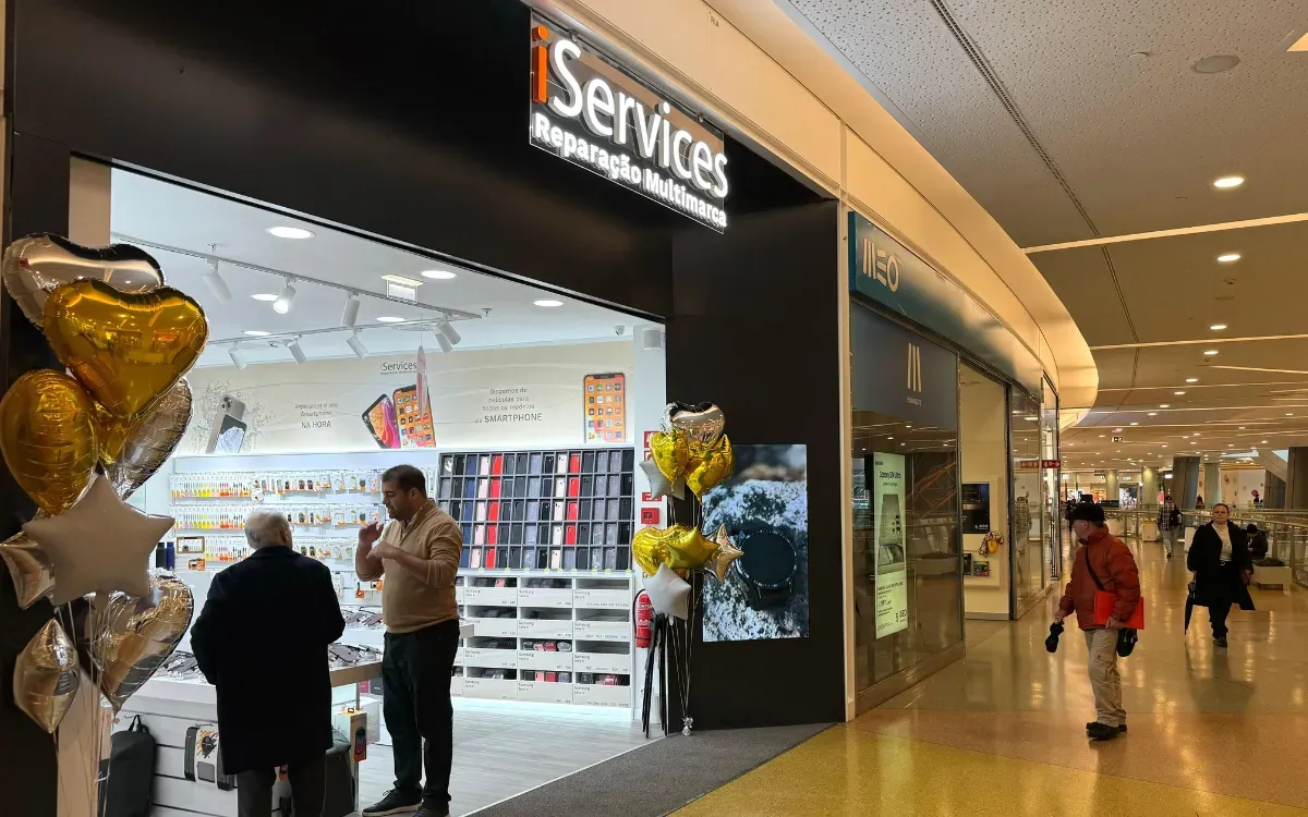 Entrée du magasin iServices d'Alma Shopping, à Coimbra